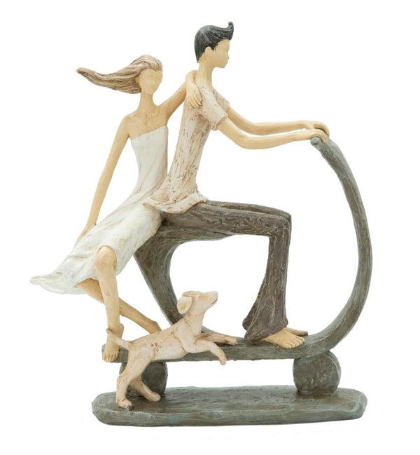 Couple avec Trottinette 26,5x10,7x30 cm en Polyrésine sconto